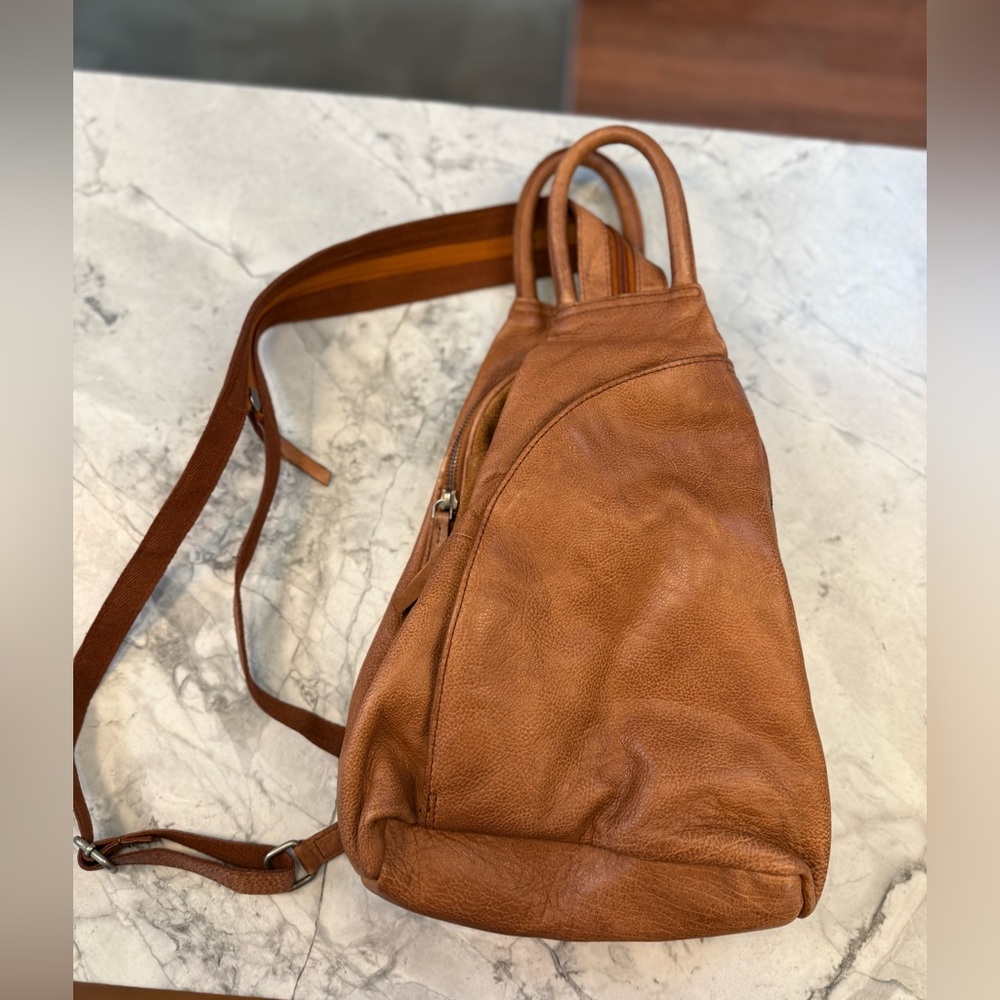 Free people - We The Free Soho Convertible Sling Bag
In distressed brown